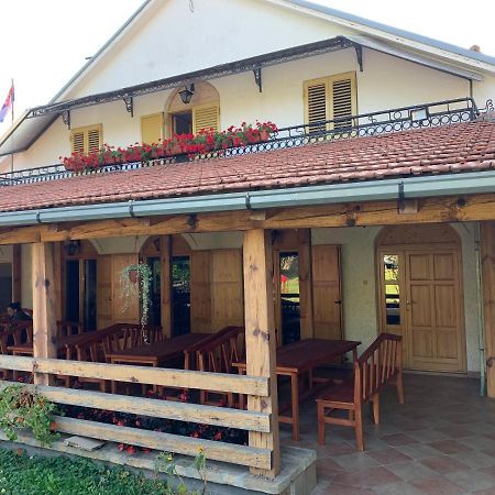 Domacinstvo Bakic Guest House Irig Екстериор снимка
