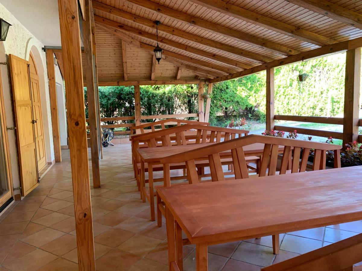 Domacinstvo Bakic Guest House Irig Екстериор снимка
