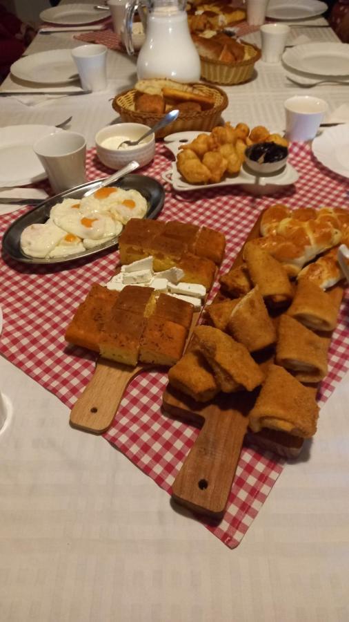 Domacinstvo Bakic Guest House Irig Екстериор снимка