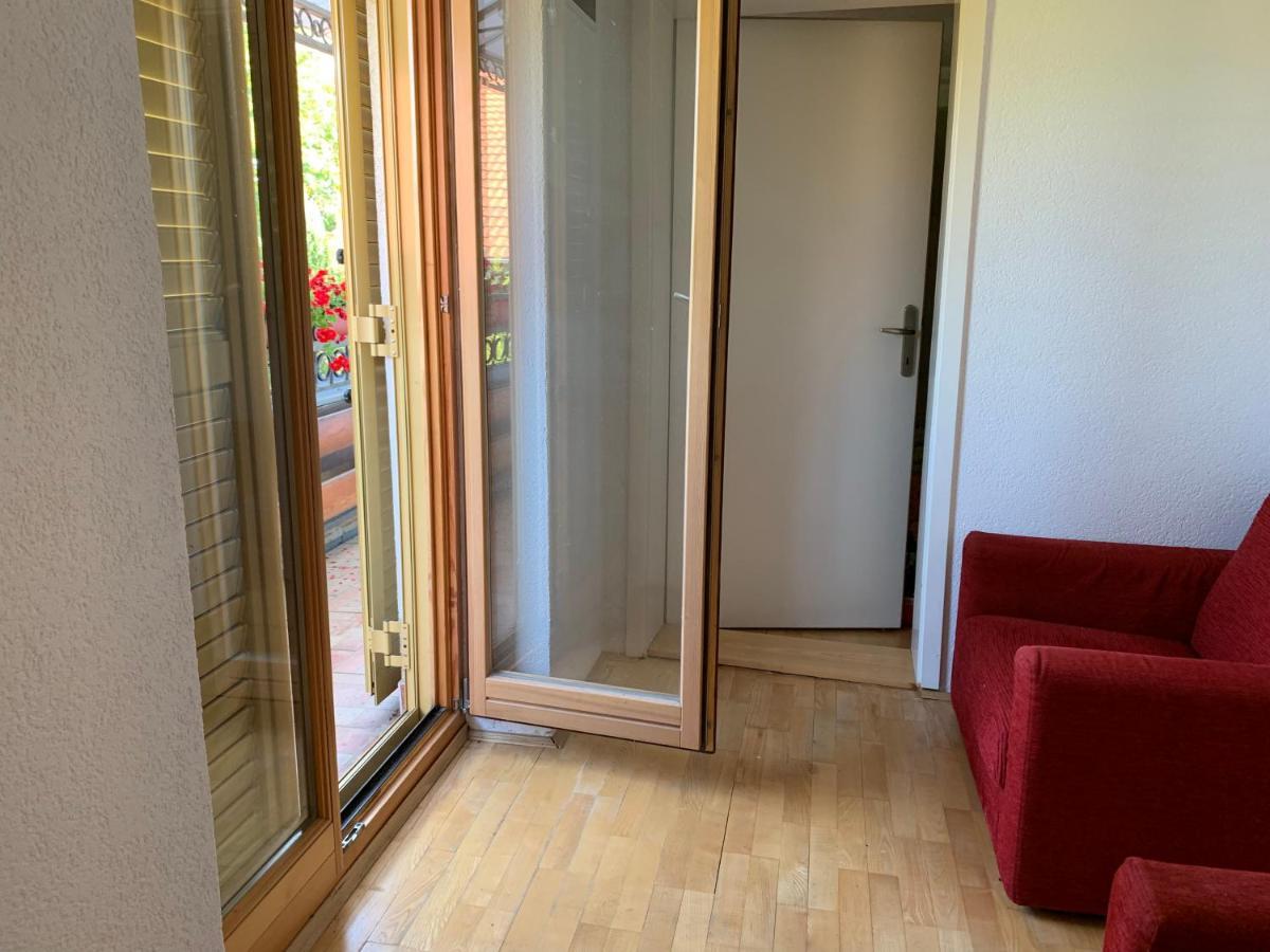 Domacinstvo Bakic Guest House Irig Екстериор снимка