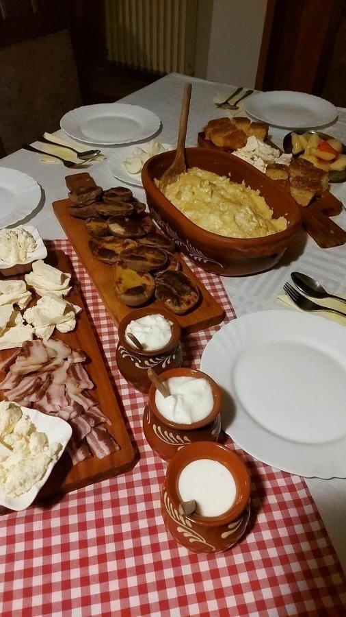 Domacinstvo Bakic Guest House Irig Екстериор снимка
