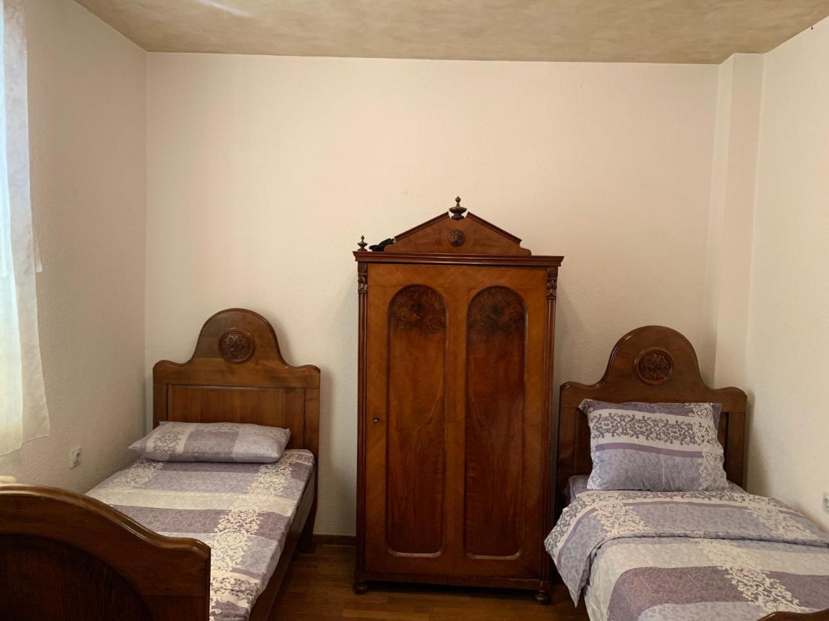 Domacinstvo Bakic Guest House Irig Екстериор снимка