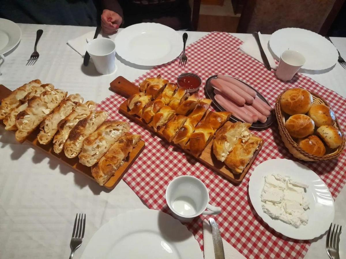 Domacinstvo Bakic Guest House Irig Екстериор снимка