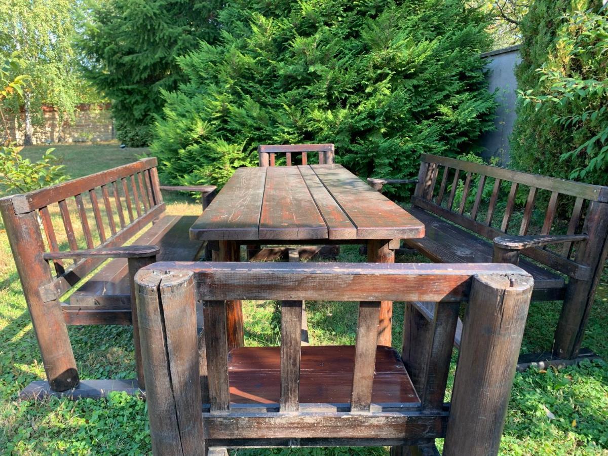 Domacinstvo Bakic Guest House Irig Екстериор снимка