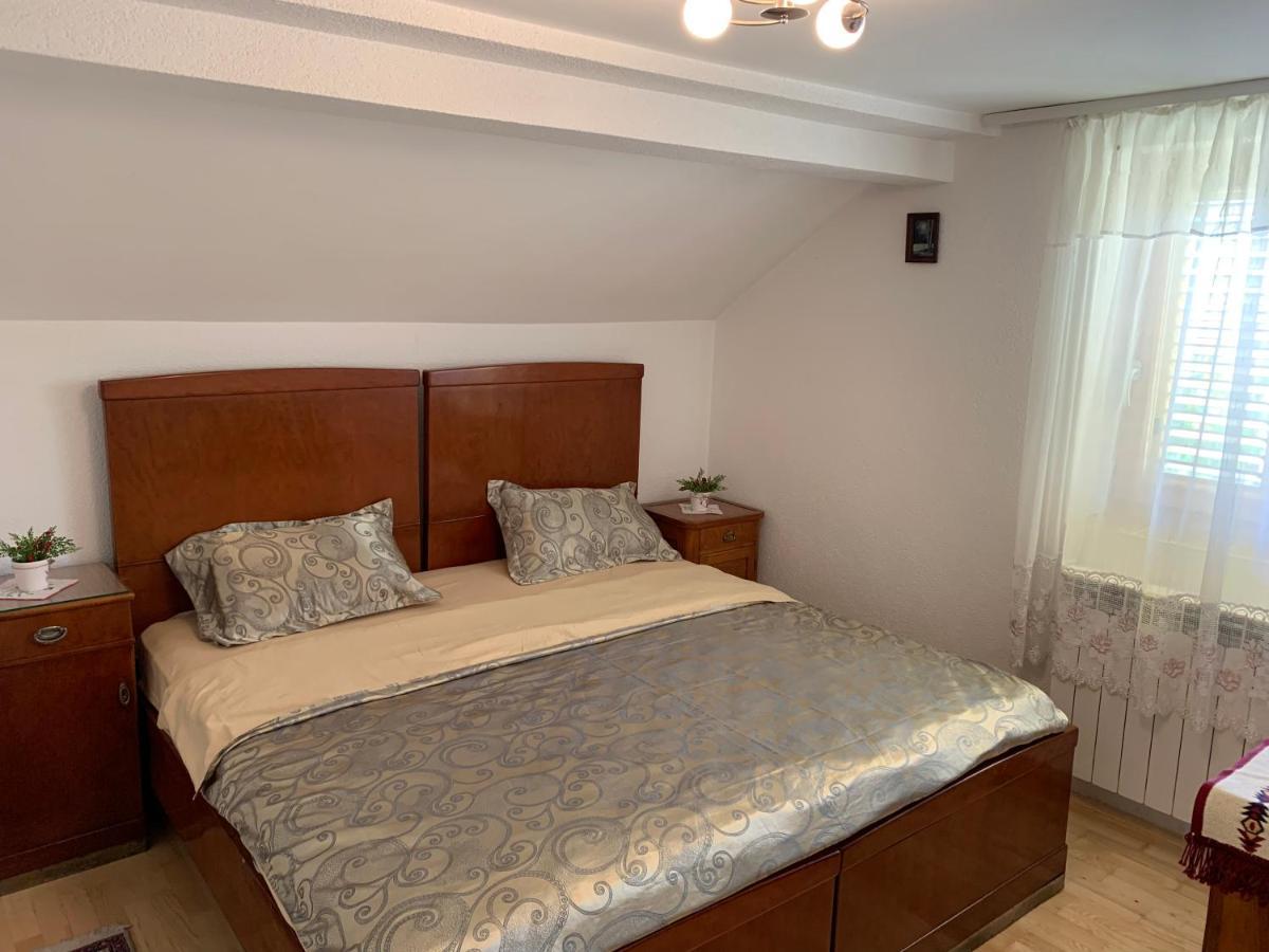 Domacinstvo Bakic Guest House Irig Екстериор снимка