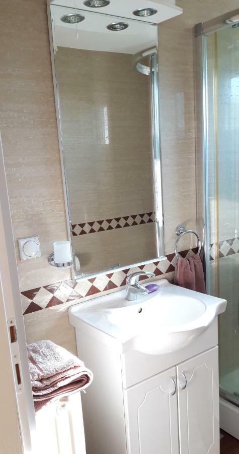 Domacinstvo Bakic Guest House Irig Екстериор снимка