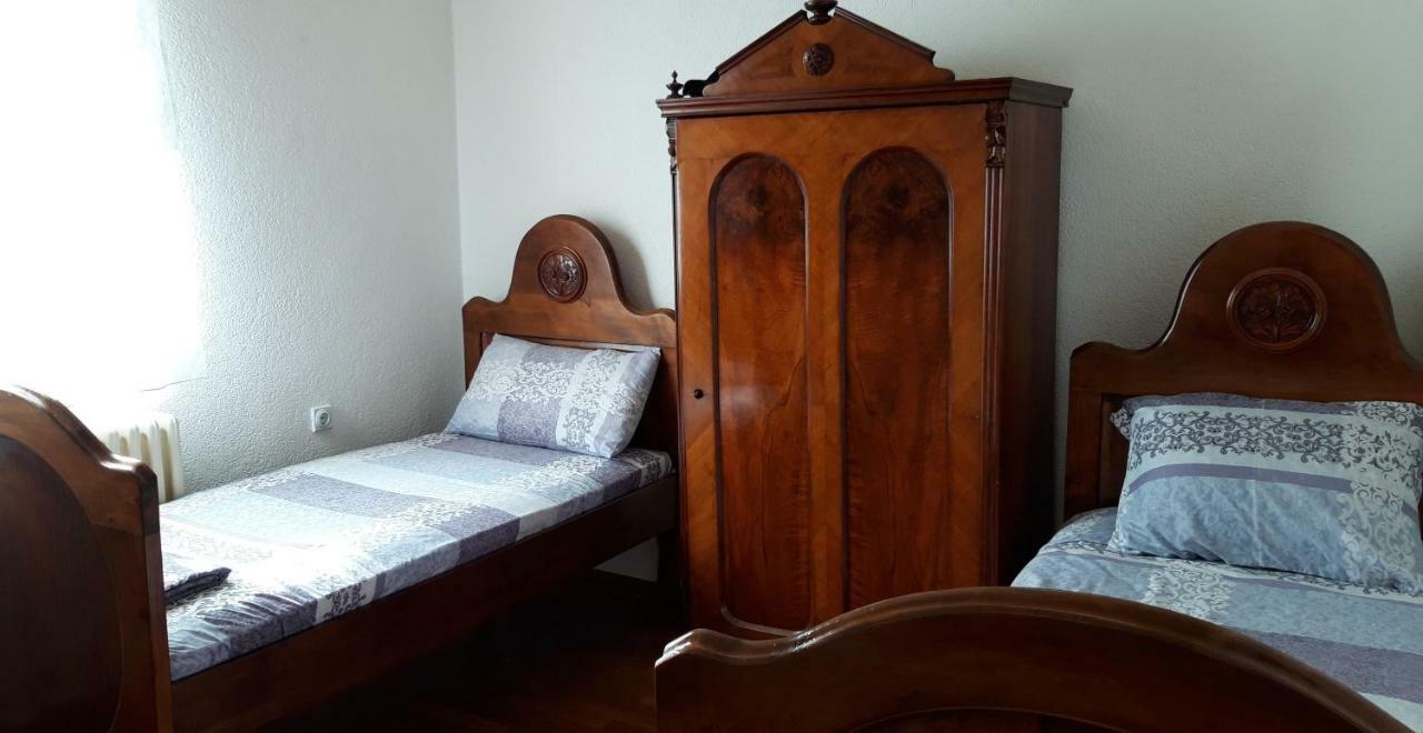Domacinstvo Bakic Guest House Irig Екстериор снимка